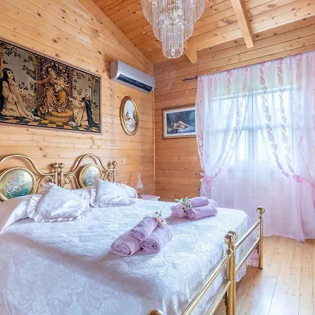 2 Bedroom Lovely In Holiday home